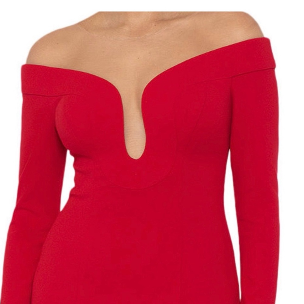 Elegant Red Off-Shoulder Evening Gown - Picture 4 of 6